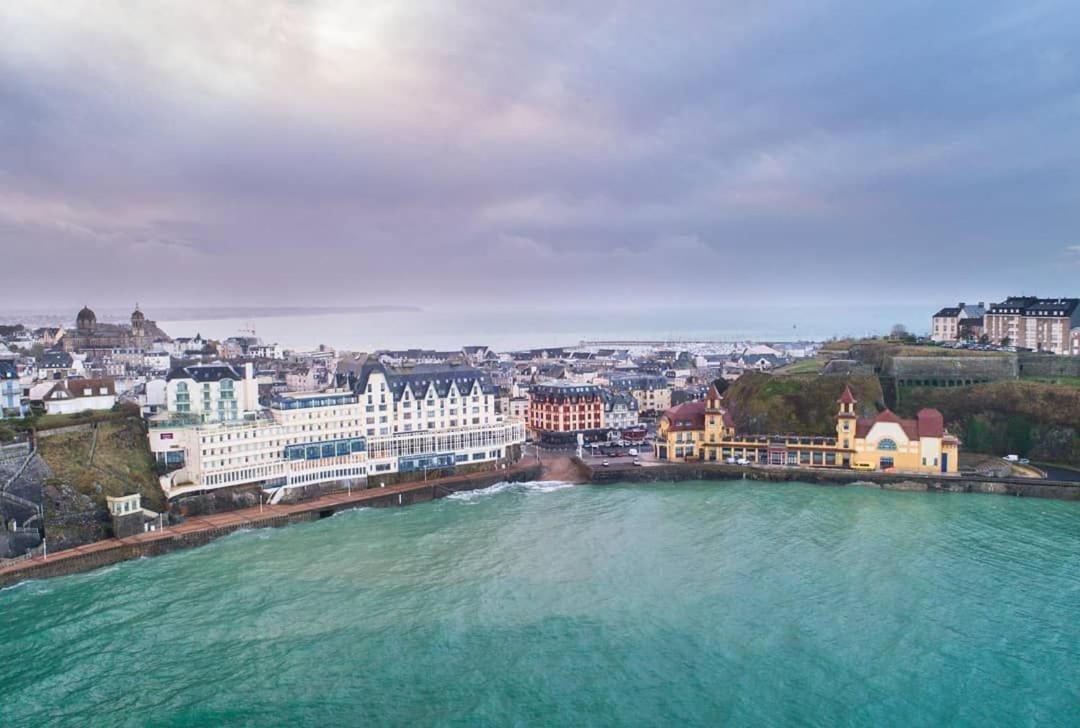 Duplex Terrasse Garage Lägenhet Granville Exteriör bild